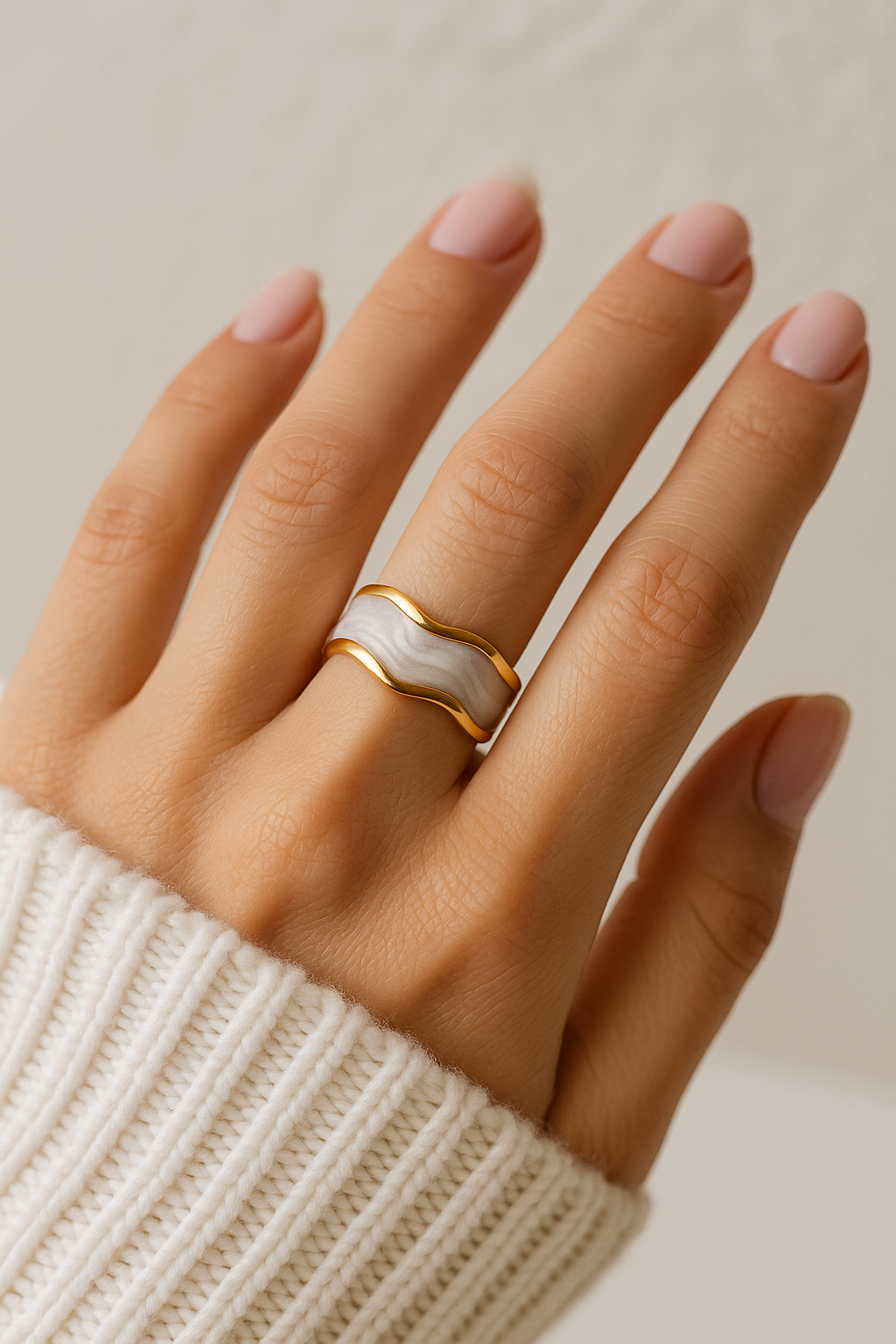 Bague en marbre blanc 